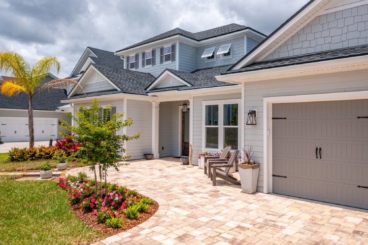 View of house, garage, concrete driveway of Florida home
